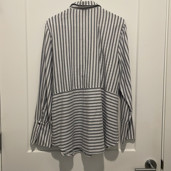 Mossimo button down top - Picture 5 of 7